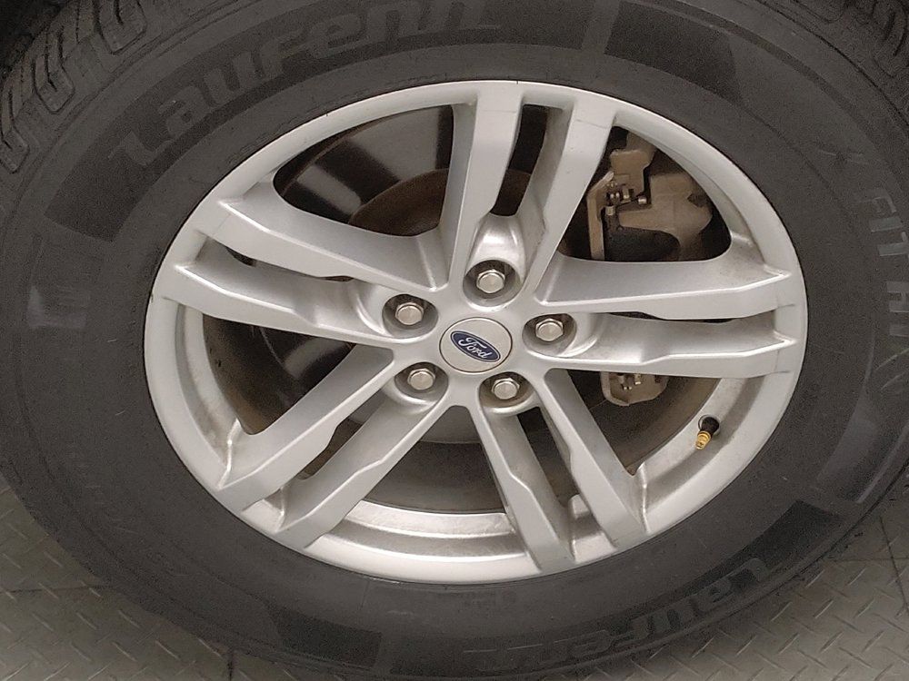 Used 2021 Ford Explorer XLT RWD image 31