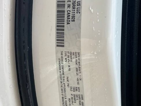 Used 2024 Chrysler Pacifica Limited FWD image 28