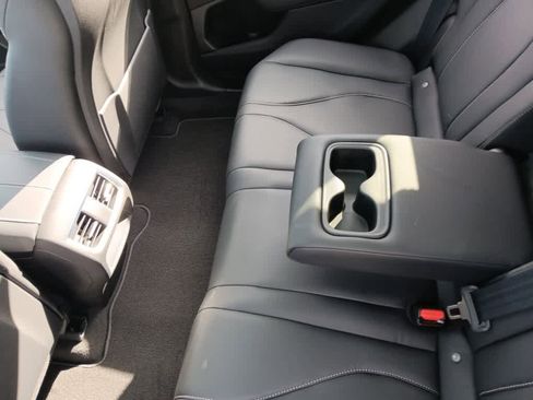 Used 2025 Acura RDX SH-AWD image 19