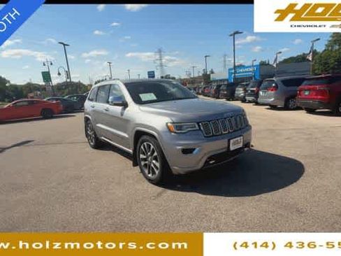 Used 2018 Jeep Grand Cherokee Overland AWD/4WD image 2