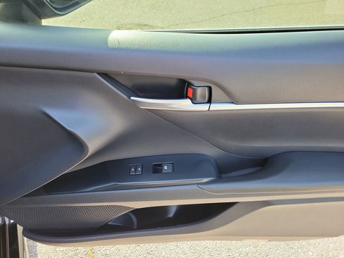 Used 2018 Toyota Camry SE w/ Convenience Package image 10