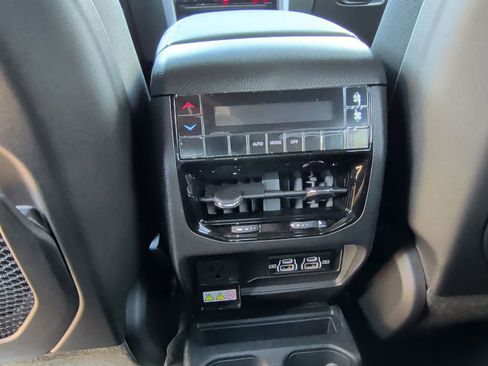 New 2025 Jeep Grand Cherokee L Altitude image 42