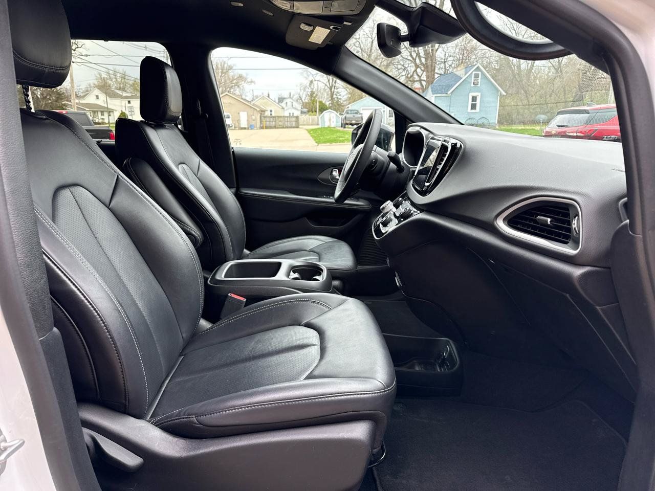 Used 2025 Chrysler Pacifica Select FWD image 23