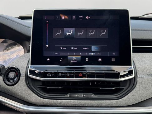 Used 2024 Jeep Compass Latitude image 22