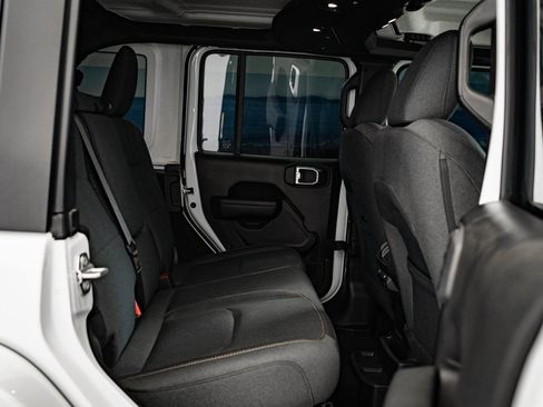 Used 2024 Jeep Wrangler Unlimited image 43