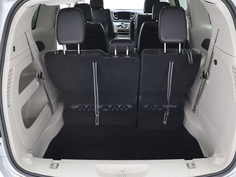 Used 2024 Chrysler Pacifica Touring-L image 27