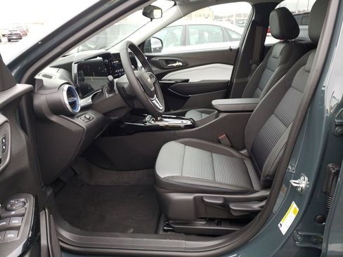 New 2026 Chevrolet Trax LT w/ Sunroof Package image 9