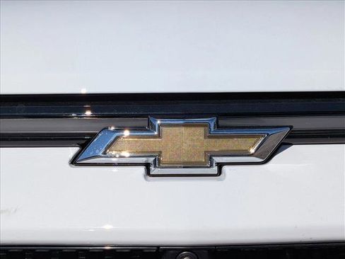 New 2026 Chevrolet Equinox EV LT image 17