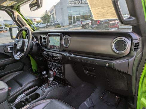 Used 2018 Jeep Wrangler Unlimited Rubicon AWD/4WD image 32