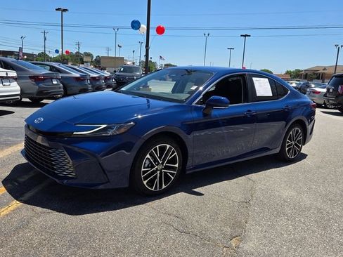 Used 2026 Toyota Camry XLE FWD image 3