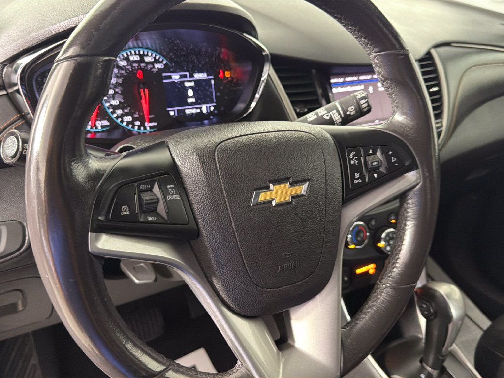 Used 2020 Chevrolet Trax LT w/ LT Convenience Package FWD image 21