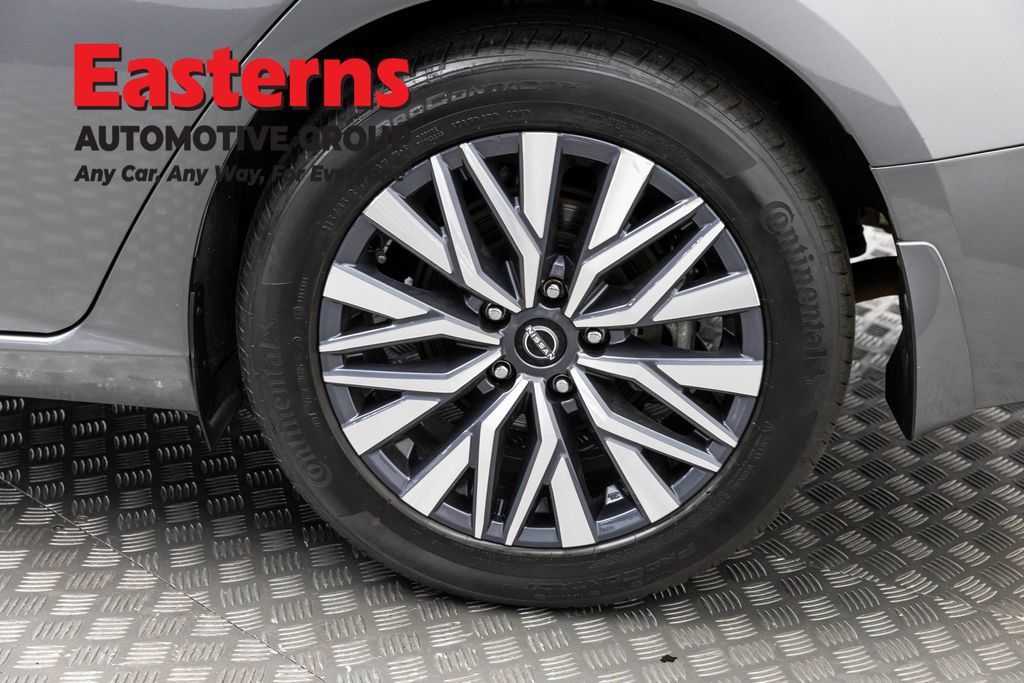 Used 2023 Nissan Altima 2.5 SV w/ SV Premium Package FWD image 34