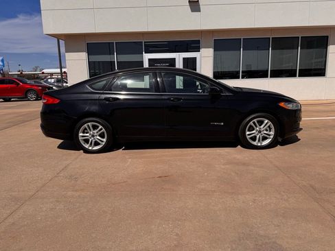 Used 2018 Ford Fusion S image 2