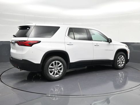 Used 2023 Chevrolet Traverse LS FWD image 3