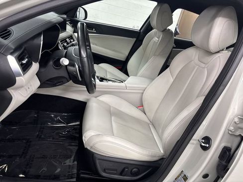 Used 2024 Genesis G70 2.5T image 3