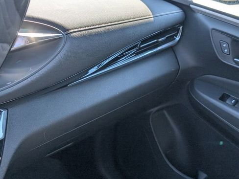 Used 2025 Buick Envista Avenir FWD image 28