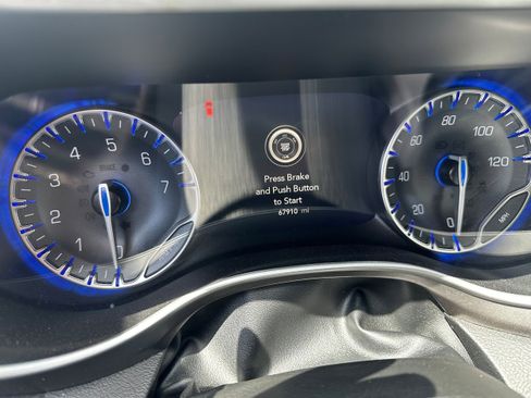 Used 2023 Chrysler Pacifica Touring-L FWD image 18