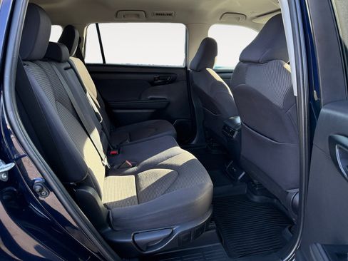 Used 2020 Toyota Highlander L image 19