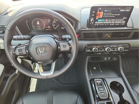 Used 2025 Honda Pilot Touring image 11