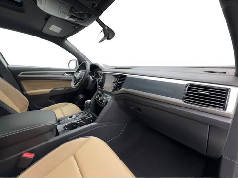 Used 2022 Volkswagen Atlas Cross Sport SE w/ Panoramic Sunroof Package FWD image 32