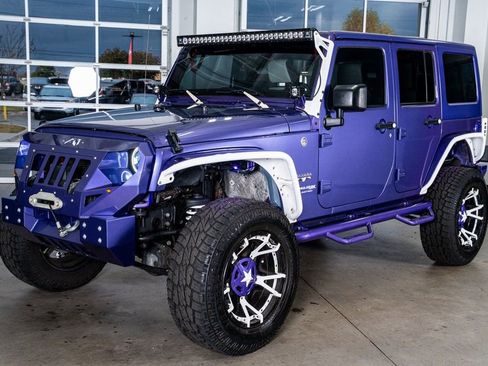 Used 2018 Jeep Wrangler Unlimited Sahara image 11