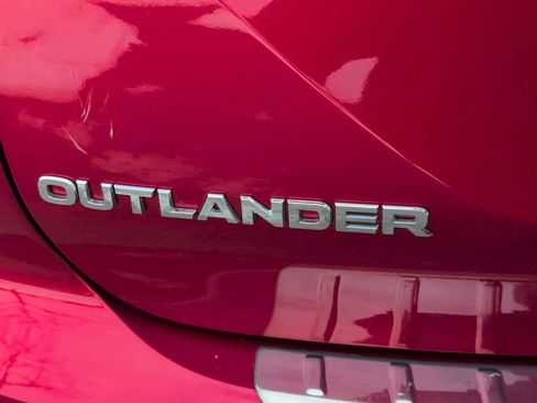 Used 2022 Mitsubishi Outlander ES image 13