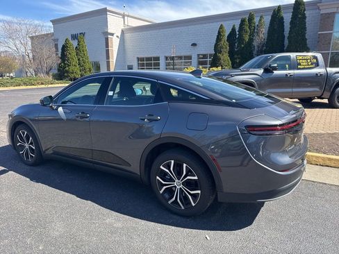 Used 2024 Toyota Crown XLE image 3