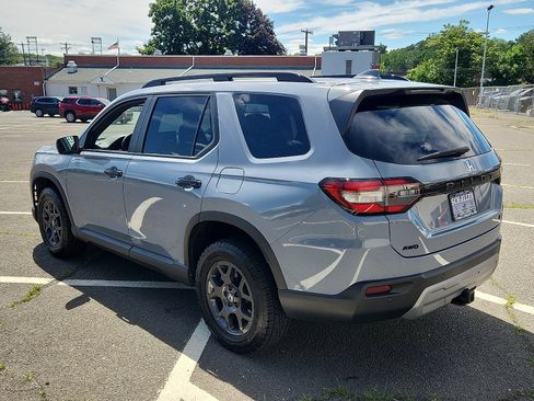 Used 2025 Honda Pilot TrailSport image 4