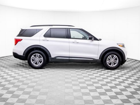 Used 2020 Ford Explorer XLT w/ Equipment Group 202A AWD/4WD image 6