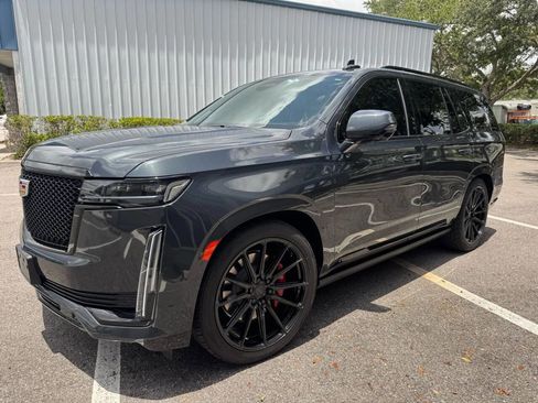 Used 2022 Cadillac Escalade Sport Platinum image 2