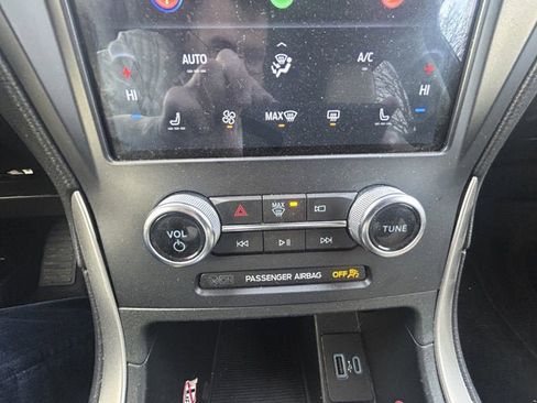 Used 2023 Ford Edge SEL image 17