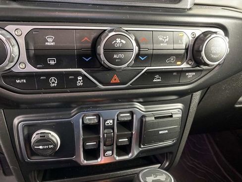 Used 2022 Jeep Wrangler Unlimited Sahara AWD/4WD image 21