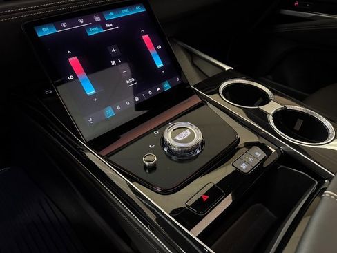 Used 2025 Cadillac Escalade Sport w/ Touring Package image 21