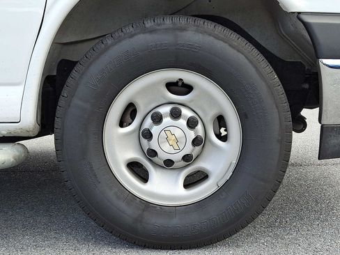 Used 2024 Chevrolet Express 2500 w/ Driver Convenience Package RWD image 8