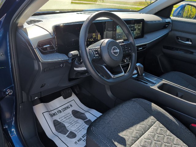 Used 2025 Nissan Kicks SV w/ Illumination Package FWD image 10