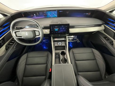 Used 2025 Lincoln Nautilus Premier AWD/4WD image 10