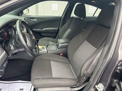 Used 2022 Dodge Charger SXT w/ Blacktop Package image 13