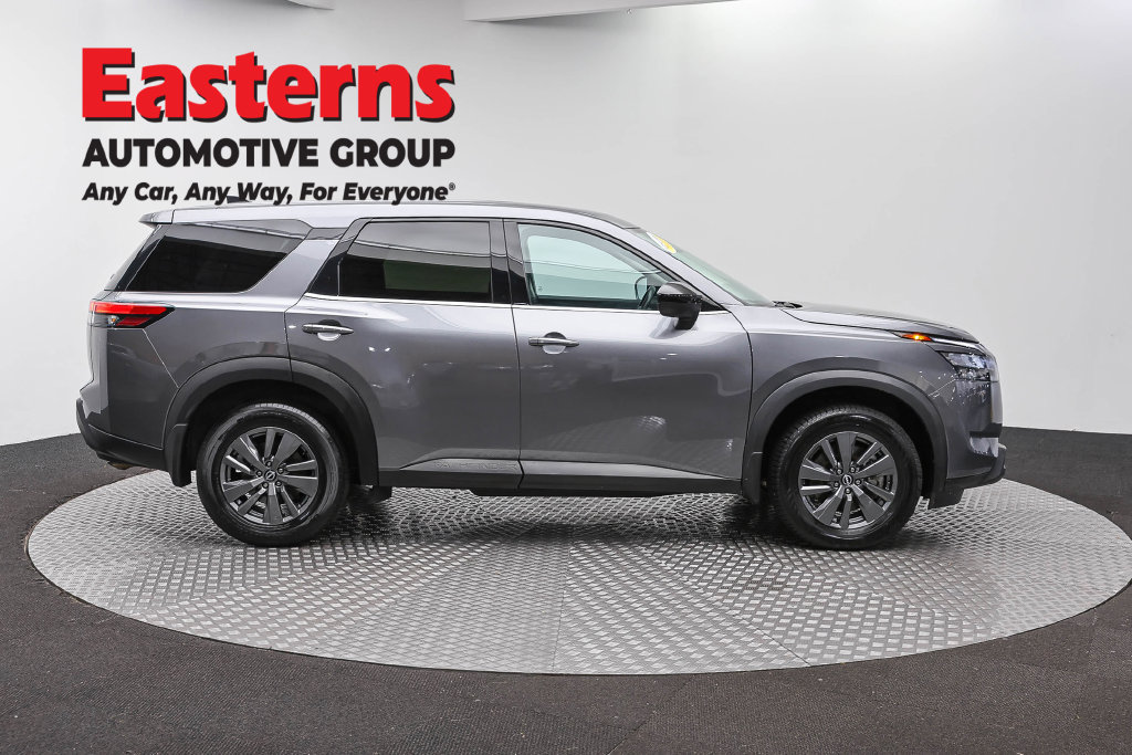 Used 2024 Nissan Pathfinder S AWD/4WD image 5