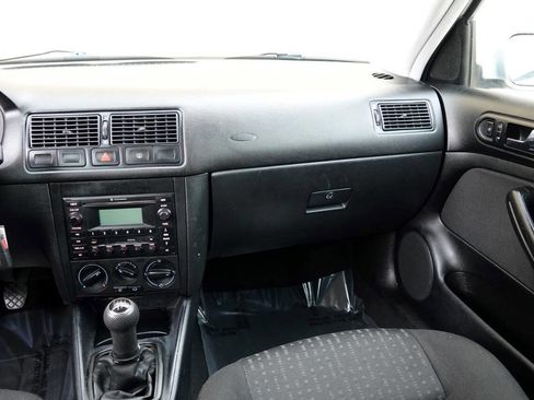 Used 2005 Volkswagen Golf GL image 58