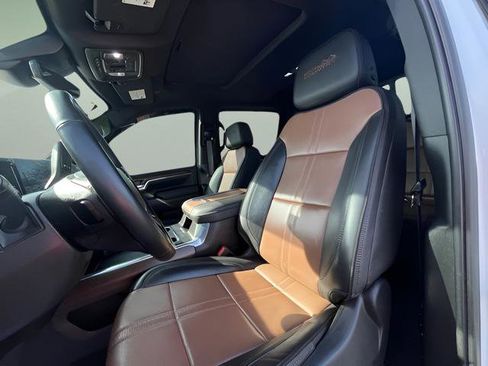 Used 2024 Chevrolet Silverado 2500 High Country w/ High Country Premium Package image 12