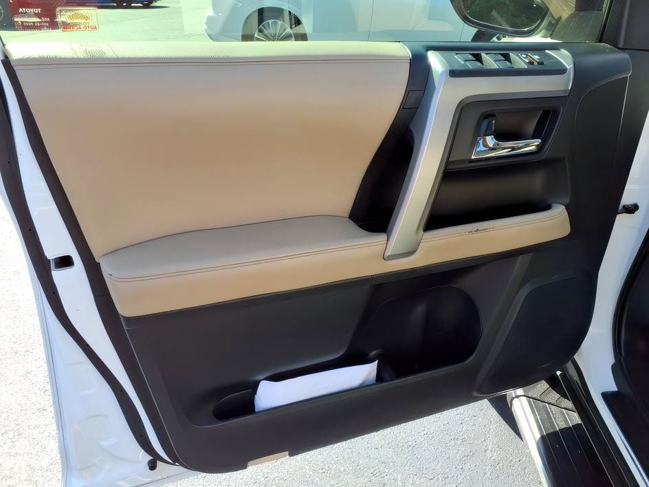 Used 2016 Toyota 4Runner SR5 AWD/4WD image 16