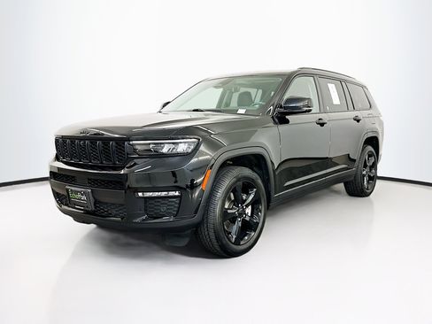 Used 2023 Jeep Grand Cherokee L Limited w/ Luxury Tech Group II image 3