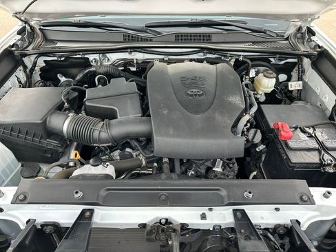 Used 2023 Toyota Tacoma TRD Sport w/ Technology Package image 23