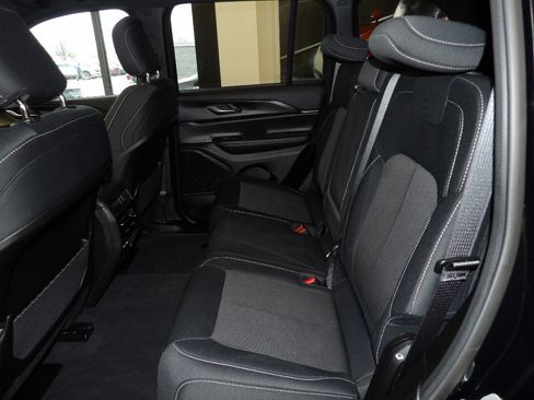 Used 2024 Jeep Grand Cherokee Laredo X w/ Luxury Tech Group I image 23