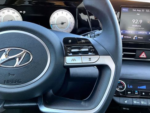 Used 2022 Hyundai Elantra SEL w/ Convenience + Premium Package FWD image 25