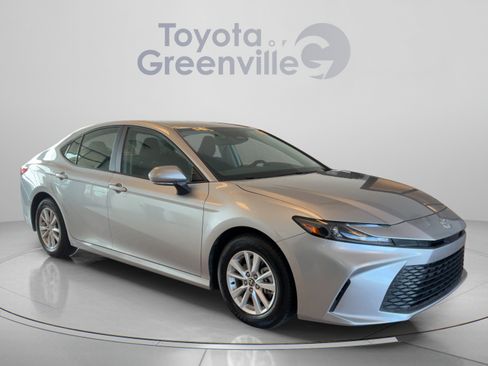 Used 2025 Toyota Camry LE FWD image 8