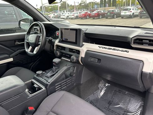 Used 2024 Toyota Tacoma TRD Off-Road image 15