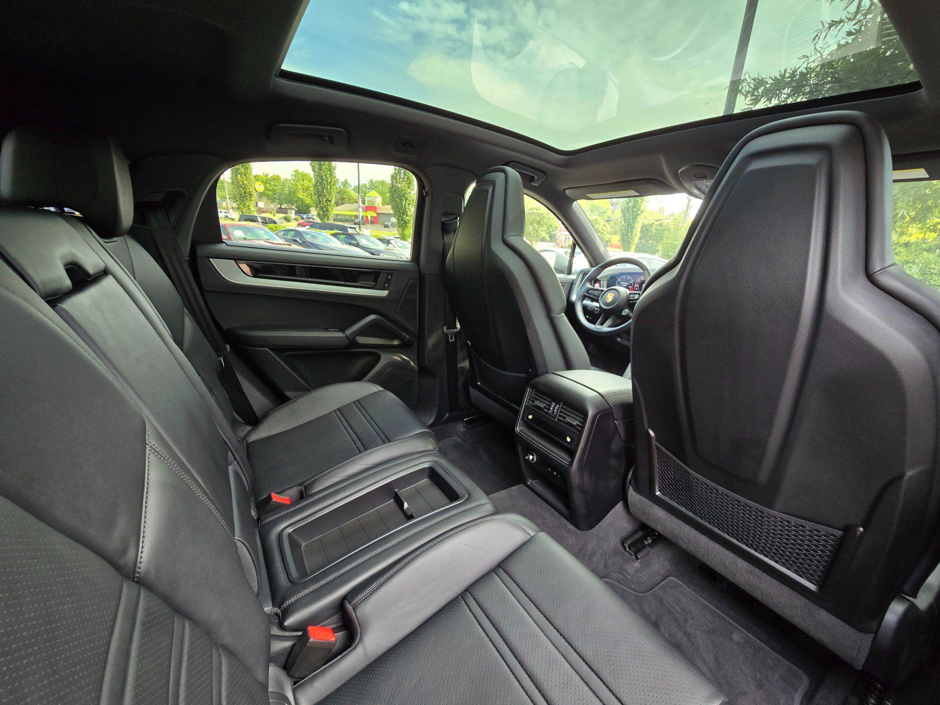 Used 2025 Porsche Cayenne Coupe AWD/4WD image 19
