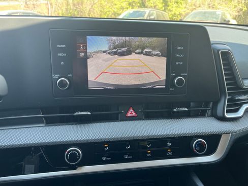 Used 2025 Kia Sportage LX image 17