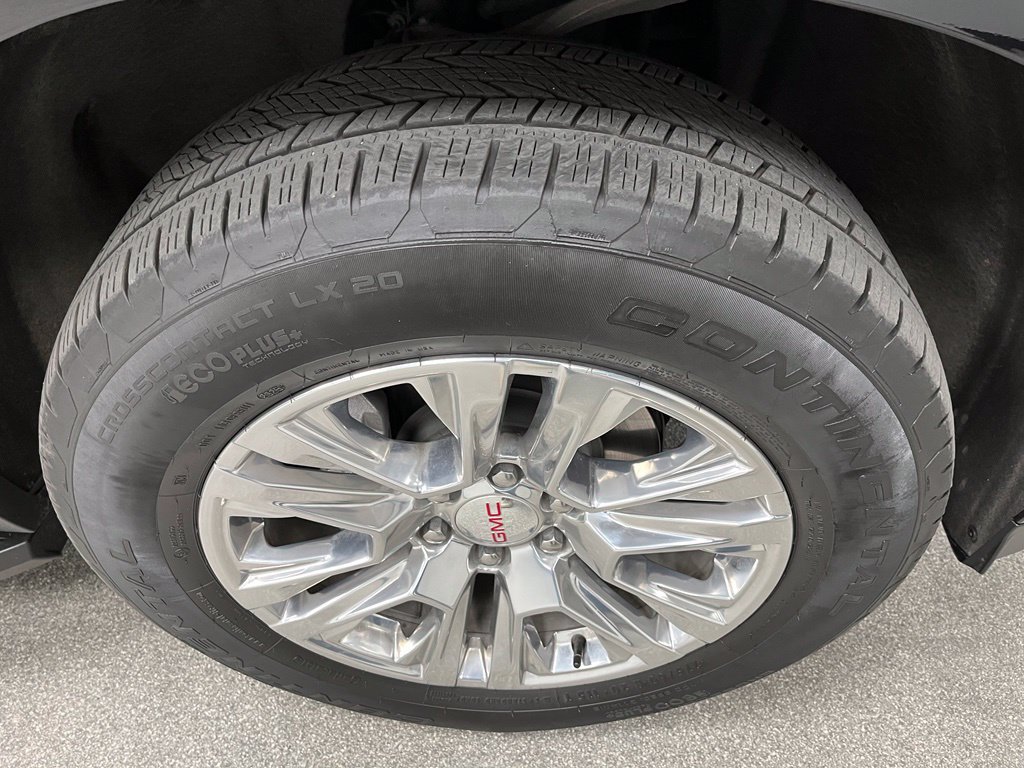 Used 2025 GMC Yukon XL Denali AWD/4WD image 16